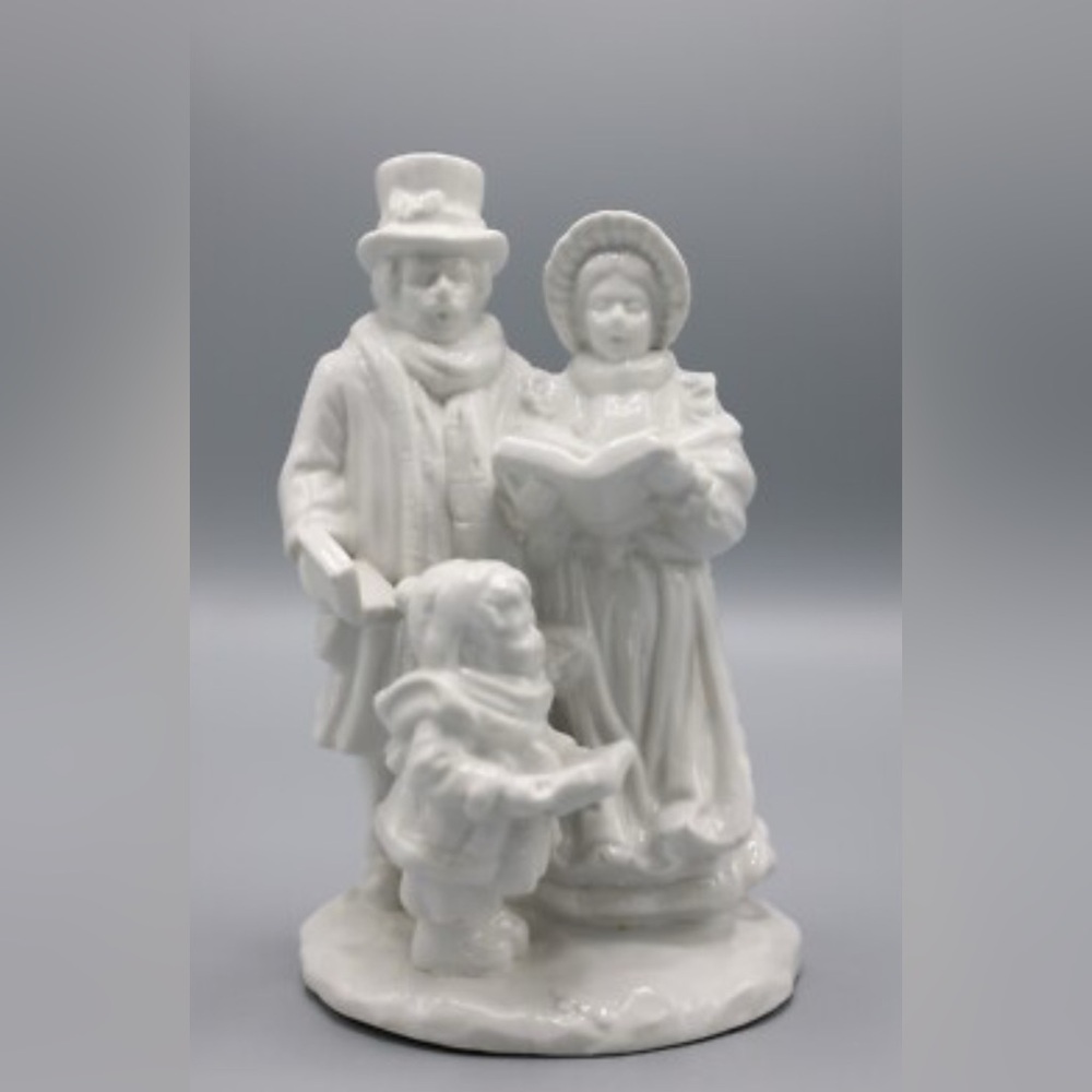 Vintage Classic Charles Dicken christmas carolers, porcelain figurine decor